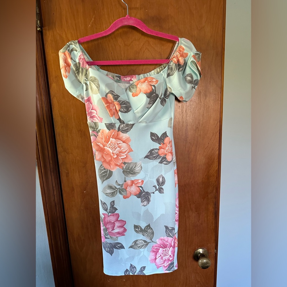 NWT Olive Tree off the shoulder floral midi dress with padding size Medium